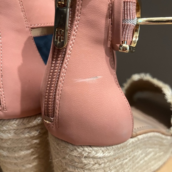 NWOT Tommy Hilfiger Pink Wedges - Picture 4 of 4